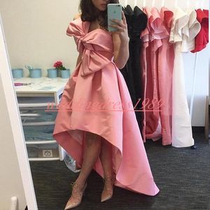 Charmiga High Low Afton Dresses Big Bow Ruched Satin Rosa Afrikansk Special Occasion Prom Dress Party Formell Plus Size Pageant Gowns Cheap