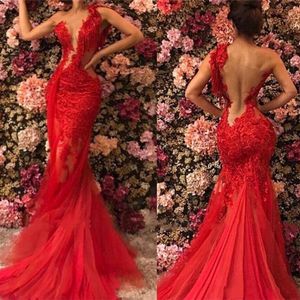 2020 Red Prom Dresses Sexig en axel ärmlösa spetsapplikationer sjöjungfru aftonklänningar skräddarsydda sveptåg specialtillfällen D338o