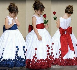 Satin-Blumen-Vintage-Mädchenkleider, Juwelenhals, ärmelloses Band, große Schleife hinten, D-Blumenapplikation, formelle Kleidung für Kinder, Festzug-Ballkleid