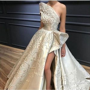 Sexy One Shoulder Prom Dresses 3D Appliques Beads High Low Side Split Evening Dress Count Train Zipper Bridal Dress Custom Made