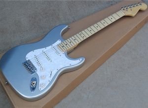 Guitarra elétrica Atacado Fábrica de prata com SSS Pickups, Bordo Fretboard, branco / branco perolado Pickguard, pode ser personalizado como Request