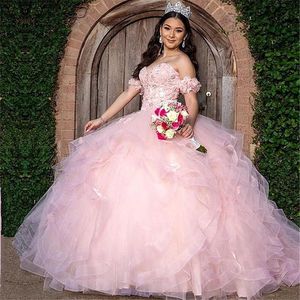 Blush Rosa Balklänning Quinceanera Balklänningar Off The Shoulder 3D Applikerade Söta Festklänningar Högtidlig klänning