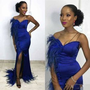 Royal Blue African Prom Klänningar Sexiga Sweetheart Feathers Eleganta Aftonklänningar med Side Split Formal Party Gowns Vestido de Fiesta