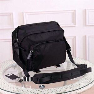 Wholesale classic men's waterproof chest bag wild messenger shoulder bag fashion multifunctional storage square storage mobile phone bag wal