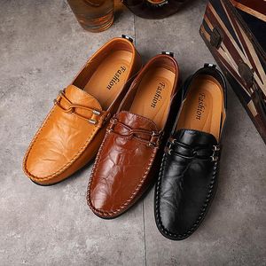 24 stilar äkta läder lyxdesigner casual skor spets-up eller slip-on mäns kostym sko klänning skor andetag kör bil skor topp quali
