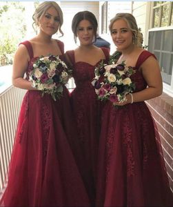 Burgundy Applique Plus Storlek Bridesmaids Klänningar Spaghetti Sweetheart Ruched Tulle Backless Party Dress Bröllopsklänningar för gäster formella