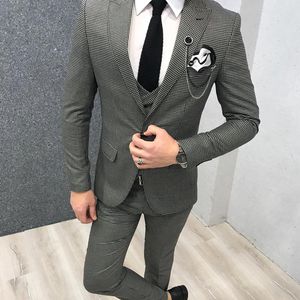Klassisk svart och vit Plaid Groom Bröllop Tuxedos Slim Fit 3 stycken Sjal Lapel Mens Byxor passar högkvalitativa designer jackor