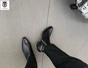 عام 2020 رجال جلود جدد يرتدون أحذية زينة معدنية أحذية تطريز أحذية تطرز أصابع القدم أحذية الرجال للحفلات كعب ميد 5 سم بوتاس