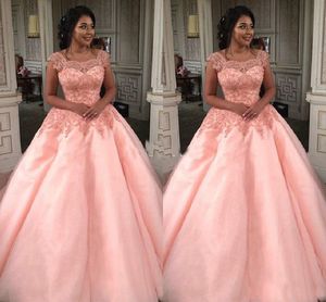 2018 Arabic Blush Ball Gown Quinceanera Dressesキャップスリーブアップリケスイープトレインウエディングパーティーガウン甘い15 vestidos de quinceanera