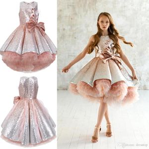 愛らしい淡いピンクの花の女の子のドレスノースリーブボールガウンの膝の長さの女の子のページェントのドレスのドレス
