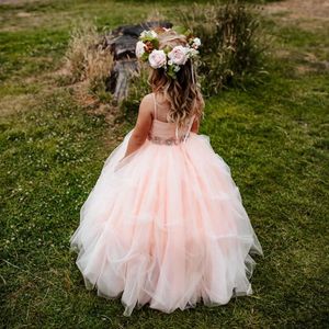 Bollklänning blomma tjejer klänningar blush rosa 2019 spaghetti nacke golv längd söt första gemenskapsklänning för små tjejer ärmlös