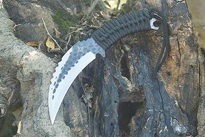 Outdoor Survival Karambit Nóż 440C Satynowe Ostrze Full Tang Paracord Uchwyt Stałe Pazury Knice ze skórzaną osłoną