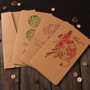 Retro kartka z pozdrowieniami Rzeźbione Kraft Papier Hollow Butterfly Business Holiday Urodziny Wedding Flower Shop Card z kopertą