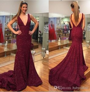 Elegant Billiga Sexiga Burgundy Mermaid Evening Klänningar Deep V-Neck-Sequins Backless Lång Formell Klänning Prom Kappor Vestido de Festa Anpassad