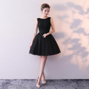 Czarny Klejnot Proste Tulle Bez Rękawów Krótki Krótki Kolana Wedding Guest Guest Dress Lace-up Powrót Plisowane Suknie Wieczorowe Suknie Druhna