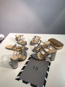Горячая распродажа-роскошный дизайн кожаные туфли на платформе дамы сексуальные туфли на каблуках женская обувь мода плоский каблук заклепки пляжные тапочки большой