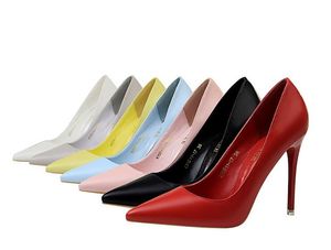 デザイナーの女性のパンプススティレットオフィスのキャリアの靴の新鮮な女性王女の靴を尖ったつま先10.5 cm高級パーティーのウェディングシューズ