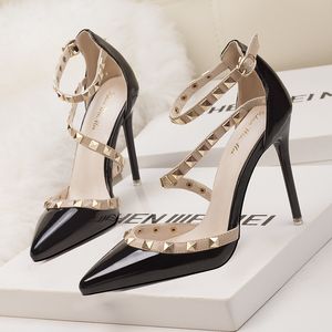 Hochzeitsschuhe Braut Fetisch High Heels Sandalen Damen Lackleder schwarze Pumps Mary Jane Schuhe sexy Heels Kleid Schuhe Damen Mode Heels