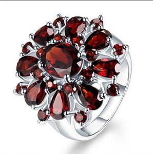 Naturalny Gemstone Black Garnet Obrączka Solid 925 Sterling Silver Flower Kształt Grzywny Biżuteria Dla Kobiet Prezent Nowy