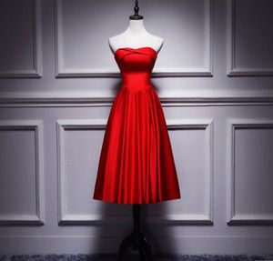 Ny te-längd elastisk satin älskling brudtärna klänning ärmlös enkel stil fest klänning spets-up back
