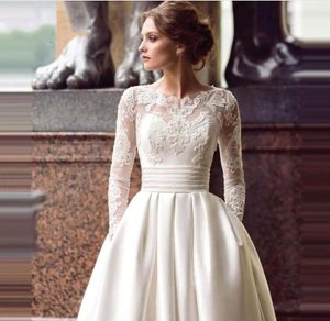 2019 Vintage Ivory Satin Lace Appliqued Sheer Illusion Crew Długie Rękawy Suknie Ślubne Luksusowe Plus Size Bridal Gown Vestios de Novia