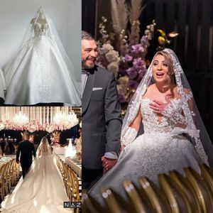 Vestidos de casamento vestido de bola de luxo com trens de catedral vestidos de nupculação do pescoço plus tamanho Dubai laço apliques vestido de casamento personalizado