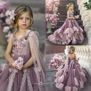 2020 Cute Flower Girl Dresses V Neck Lace Appliqued Beaded 3D Flower Girl Pageant Gowns Backless Bow Ruffle Tiered Skirt Birthday 246m