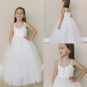 Billiga Spaghetti Tulle Flower Girls Klänningar Enkelt stil Golvlängd Tjejer Pagant Klänningar Tiered Glänsande Sequins Kids Formell Vit för Bröllop