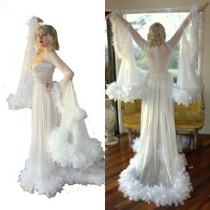 Weiße Hochzeitsroben, herzförmiger Langarm-Chiffon-Applikationen-Illusion-Bademantel, formelles Nachtkleid für Frauen, Hofzug, maßgeschneiderte Nachtwäsche