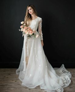 2020 A-Line Long Sleeves Modest Bröllopsklänningar Scoop Neck Corset Tillbaka 3D Blommor Pärlor Beaded Lace Moderna LDS Bridal Gowns Custom Made