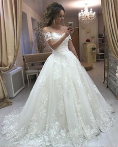 Oszałamiająca suknia ślubna z koronki na ramieniu z rękawami 2019 Draped Applique Gorset Powrót Vestidos De Novia Wedding Reception Party Dress