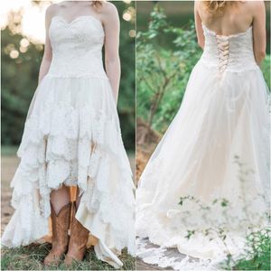 Nowe Koronkowe Suknie Ślubne Słodkie Serce Backless Aplikacje Hi-Lo Country Garden Suknie ślubne Robe de Mariée Plus Size Wed Derss