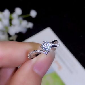 Moissanite Estilo clássico, pedras preciosas de alta densidade, comparáveis aos diamantes. 0,5 quilates. Prata 925 verdadeira LY191226