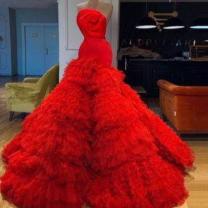 2020 Red Trumpet Evening Dresses Strapless Ruched Puffy Tiered Ruffles Dubai Arabic Prom Party Gowns Special Occasion Dress Formal Wear