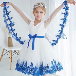 Weißes und blaues Spitze-Mädchen-Festzugkleid, Schmetterlings-lange Ärmel, knielang, Kindergeburtstag, Hochzeit, Party-Kleider, Blumenmädchen-Kleid, benutzerdefinierte Größe