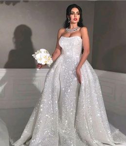 Lyxig avtagbar tåg sjöjungfru bröllopsklänningar Vita paljett Glitter Stropplösa arabiska Dubai brudklänningar plus anpassad bröllopsklänning i storlek