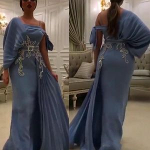 En axel sjöjungfrun kvällsklänningar Saudiarabien Sash Lace Appliques pärlor plus storlek prom klänning mor till brudklänningen Vestidos defesta