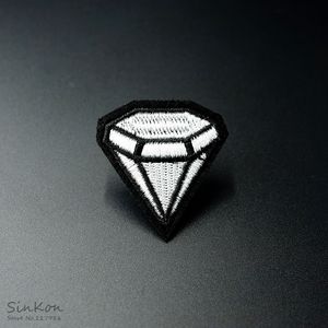 Diamonds (Size3.8x4.0cm) DIY железо на тканевых значках Патч Вышитая аппликация Швейная одежда наклейки одежды Аксессуары