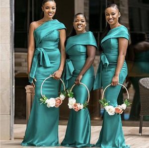 Vår 2020 Teal Bridesmaid Dresses Strapless Mermaid Sweep Train Afrikanska bröllop Gästklänningar med matchande sjal