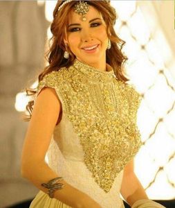 Orta Doğu Abiye Nancy Ajram şifon Cape Ünlü Parti Elbise 74 ile 2020 Yeni Yüksek Boyun Boncuklu Nakış On Dantel Üst