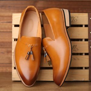 Hot Sale England Leather Loafers Pekade Män Klädskor Oxford Bröllopsdesigner Man Formell Skor Storlek 38 till 47