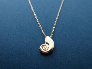 Söt 3D Seashell Necklace Conch Sea Shell Halsband Ariel Voice Ocean Beach Spiral Swirl Sea Snail Pendant Jewelry