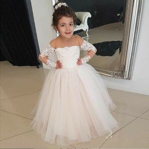 Maniche lunghe ragazze di fiore Vestiti da matrimonio fuori dalla spalla Appliques Pizzo Tulle Piano Lunghezza infantile Vestito per bambini festa di compleanno