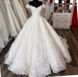 Saudyjska arabska zabytkowe koronkowe sukienki ślubne Imperium Puffy ślubne suknie ślubne w V-dół koronki vestido de noiva casamento 2024