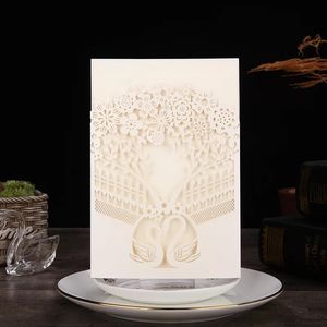 Convites de casamento de corte a laser Cartão de bolso de marfim de cisnes convite de casamento com envelopes bw-i0052