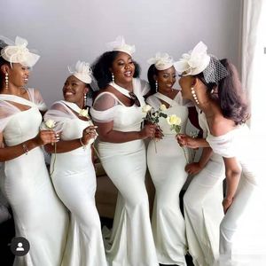 Afryki Plus Size Mermaid Druhna Dresses Simple One One Ramię Pasek Rękawy Pokojówka Honor Gown Beach Wedding Guest Party Wear