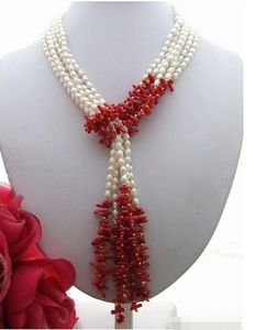Collana annodata a mano in corallo rosso naturale a 3 fili di perle bianche d'acqua dolce da 5-7 mm lunga 127 cm