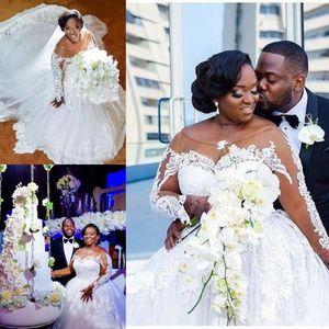 Plus Size Lace Bröllopsklänningar Sydafrikanska Sheer Neck Illusion Långärmade Långt Linje Brudklänning Anpassad Billiga Bröllopsklänningar