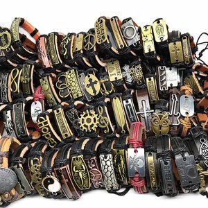 100pcs/estilos de mix de lote Identifica￧￣o de couro de metal punk jesus cruzamento de pulseiras artesanais masculinas femininas de joias femininas Novo porte lotado