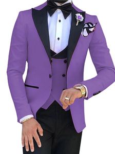 Mode Lila Groom Tuxedos Black Peak Lapel Groomsmen Bröllopsklänning Utmärkt Man Jacka Blazer 3 Piece Suit (Jacka + Byxor + Vest + Tie) 665